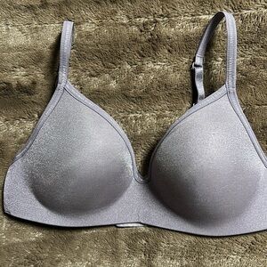 VICTORIAS SECRET T Shirt Lined Wireless Sz 36C